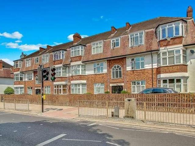 2 bed flat for sale