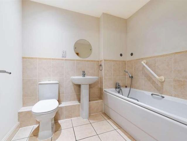 2 bed flat for sale