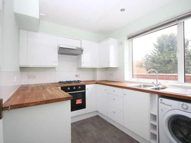 2 bed flat for sale
