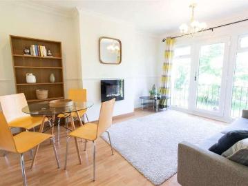 2 bed flat for sale