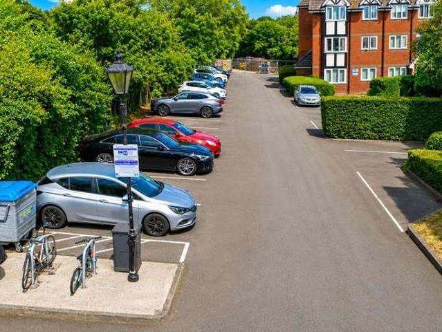 2 bed flat for sale