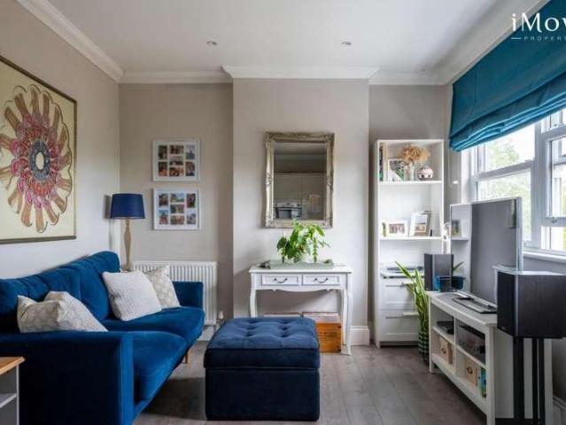 2 bed flat for sale