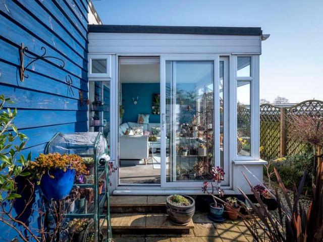 2 bed flat for sale