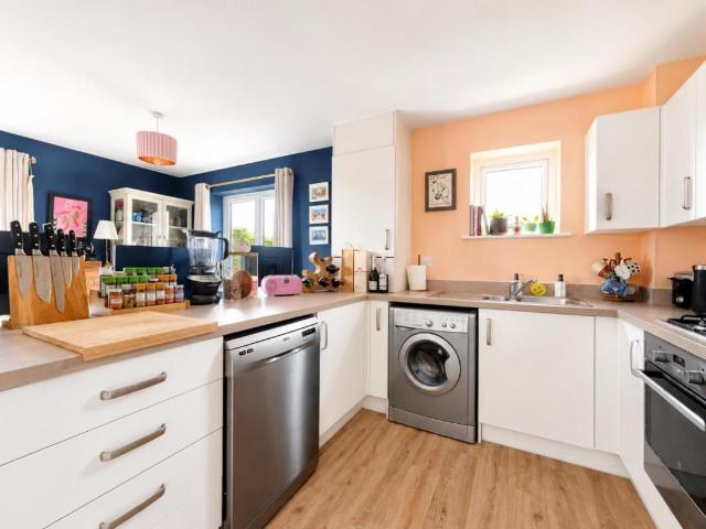 2 bed flat for sale