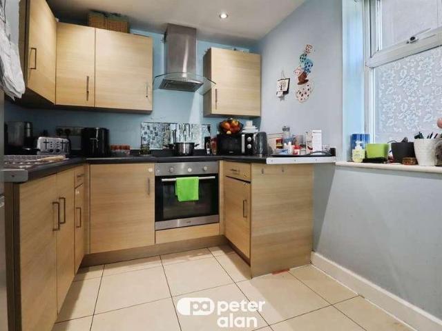2 bed flat for sale