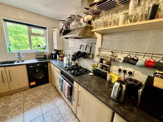 2 bed flat for sale