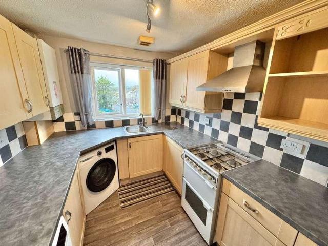 2 bed flat for sale