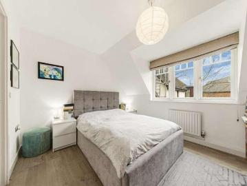 2 bed flat for sale