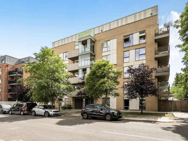 2 bed flat for sale