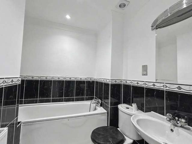 2 bed flat for sale