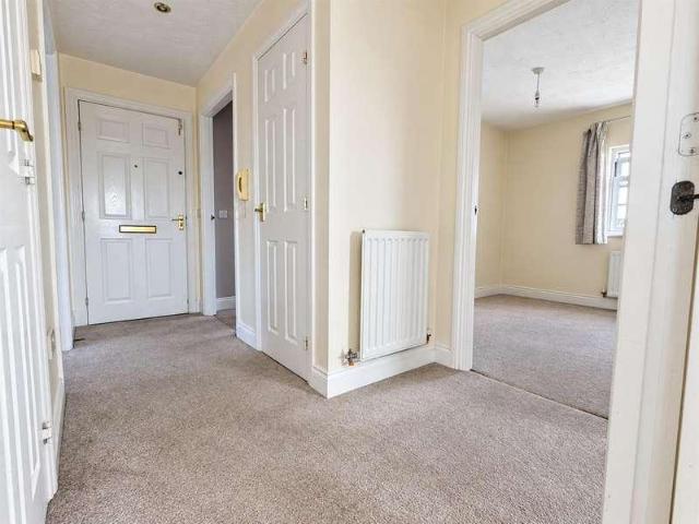 2 bed flat for sale