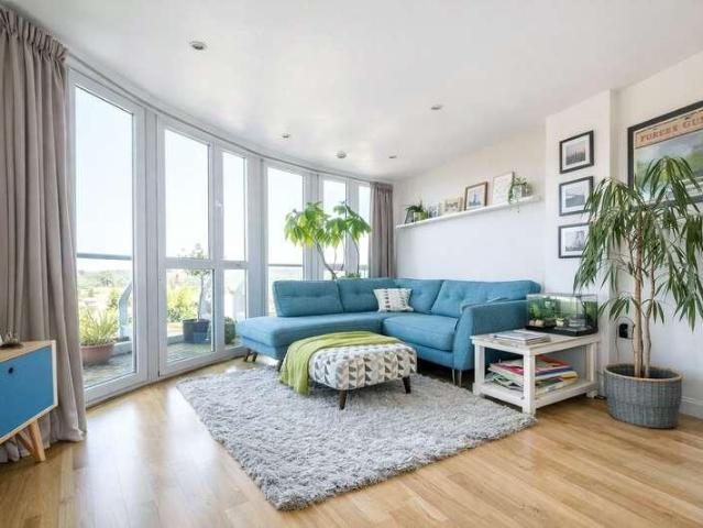 2 bed flat for sale