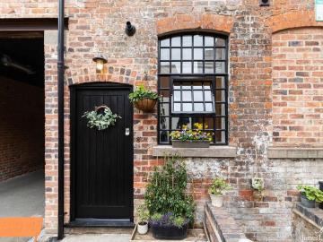 2 bed flat for sale