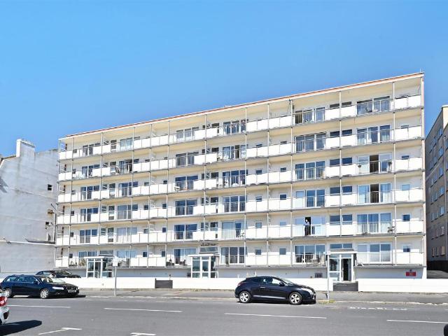 2 bed flat for sale