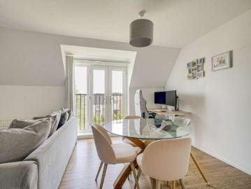 2 bed flat for sale