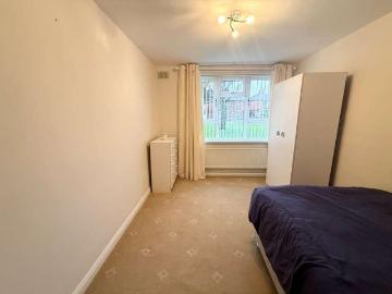 2 bed flat for sale