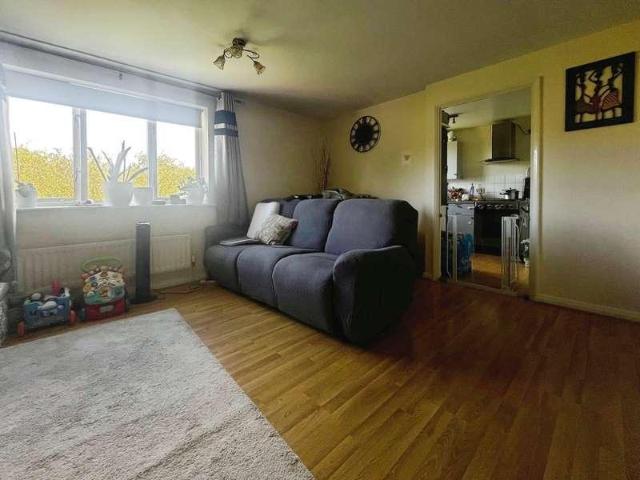 2 bed flat for sale