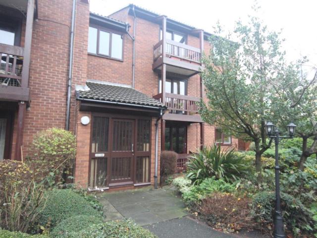 2 bed flat for sale
