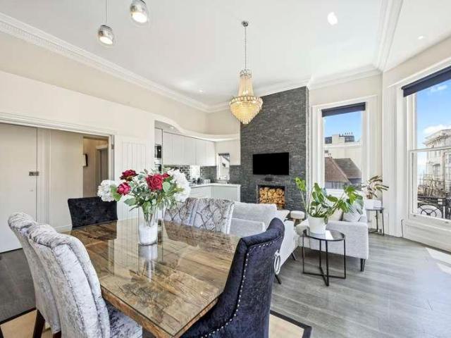 2 bed flat for sale
