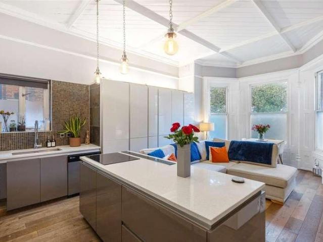2 bed flat for sale