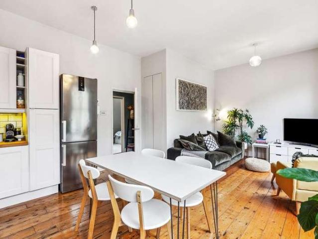 2 bed flat for sale