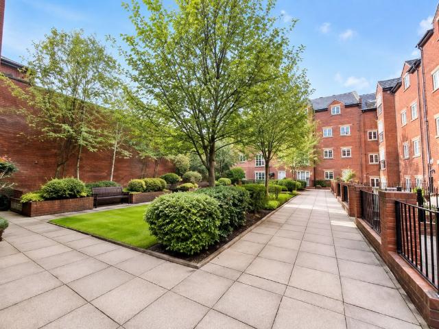 2 bed flat for sale