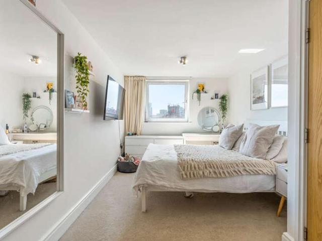 2 bed flat for sale