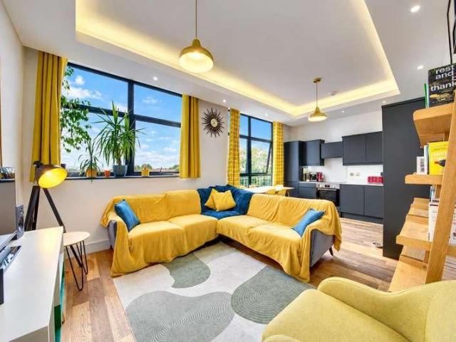 2 bed flat for sale