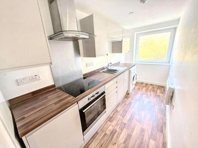 2 bed flat for sale