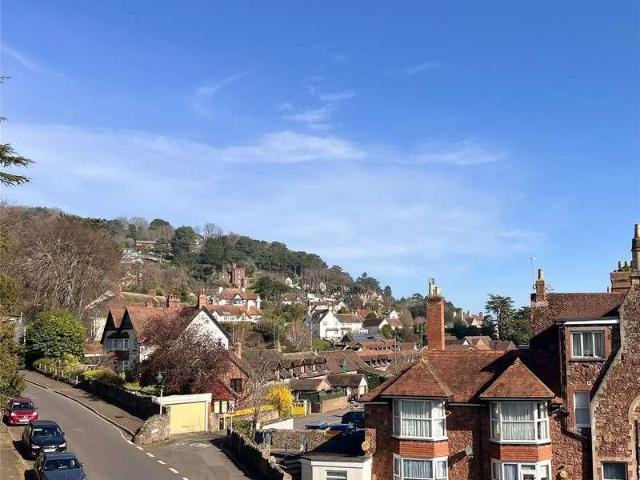 2 bed flat for sale