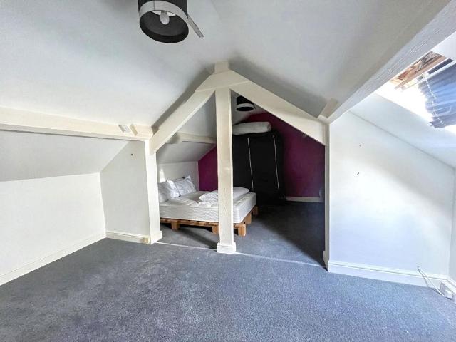 2 bed flat for sale