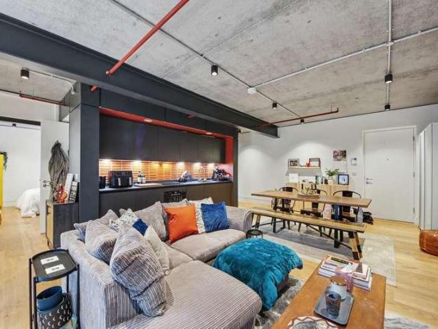 2 bed flat for sale