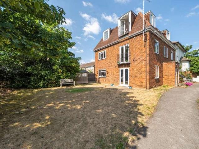 2 bed flat for sale
