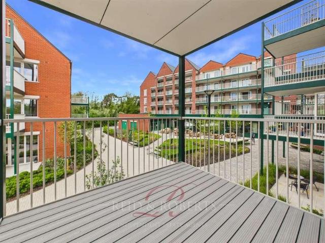 2 bed flat for sale