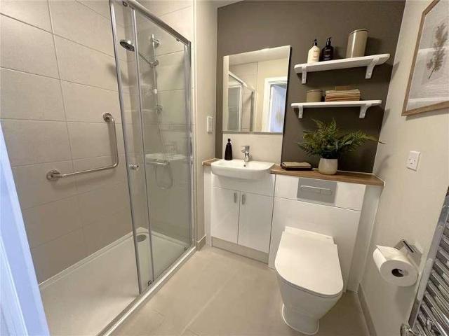 2 bed flat for sale