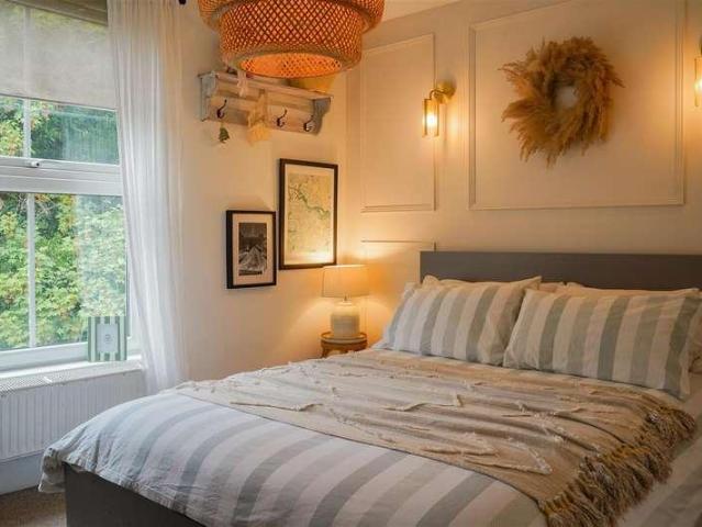 2 bed flat for sale