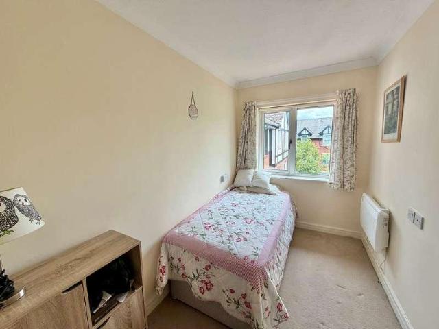 2 bed flat for sale