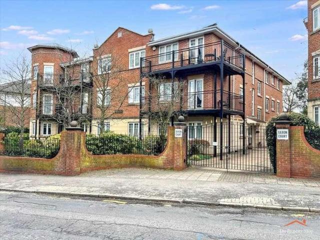 2 bed flat for sale