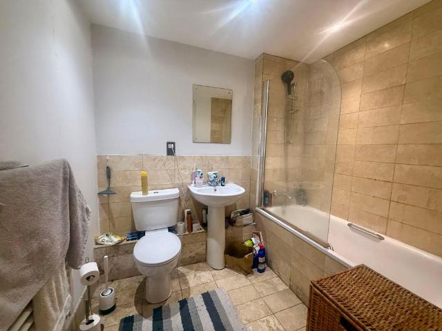 2 bed flat for sale