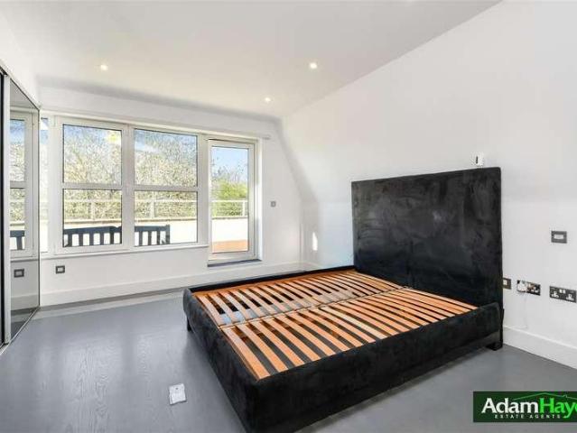 2 bed flat for sale