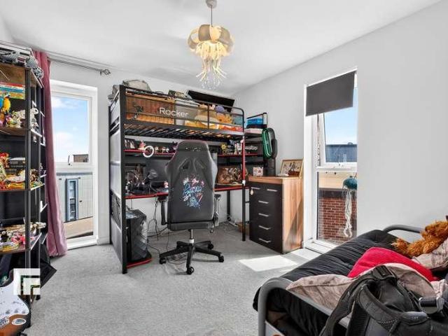 2 bed flat for sale