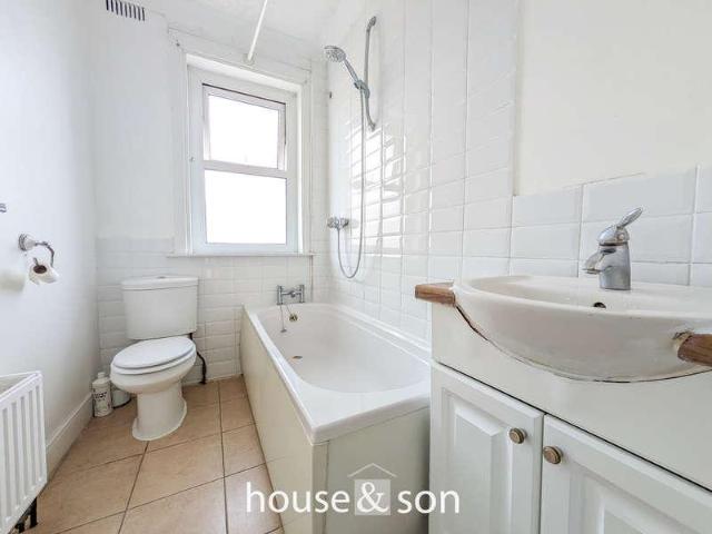 2 bed flat for sale