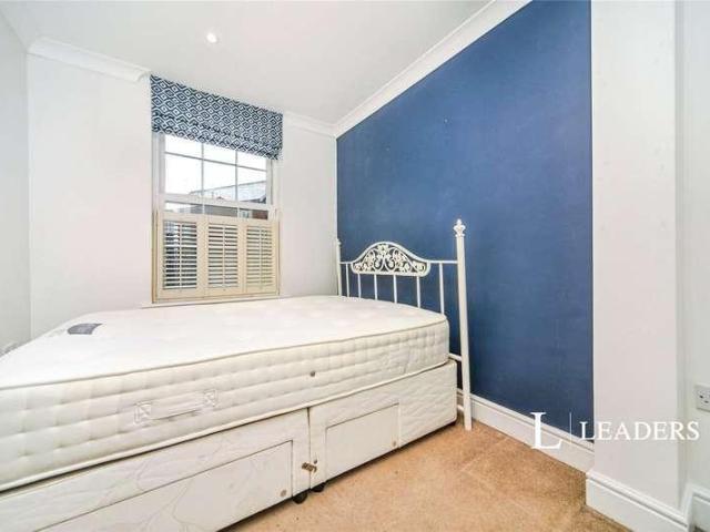 2 bed flat for sale