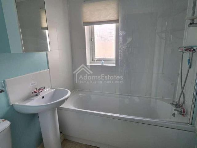 2 bed flat for sale