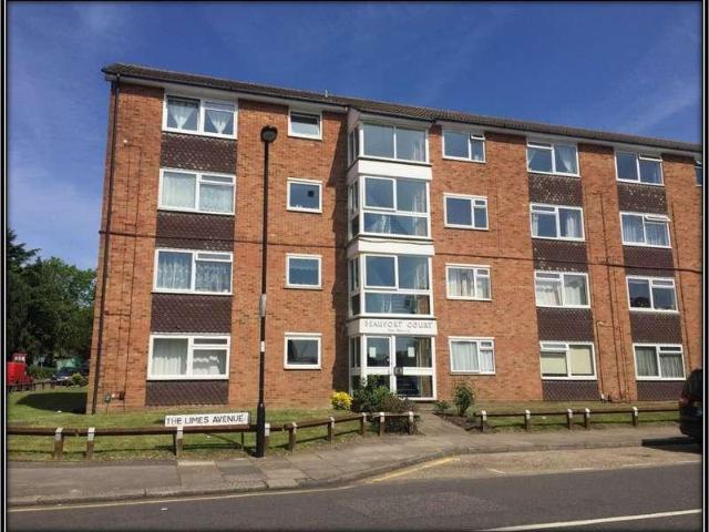 2 bed flat for sale