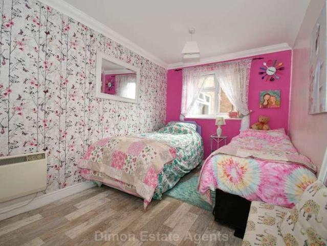 2 bed flat for sale