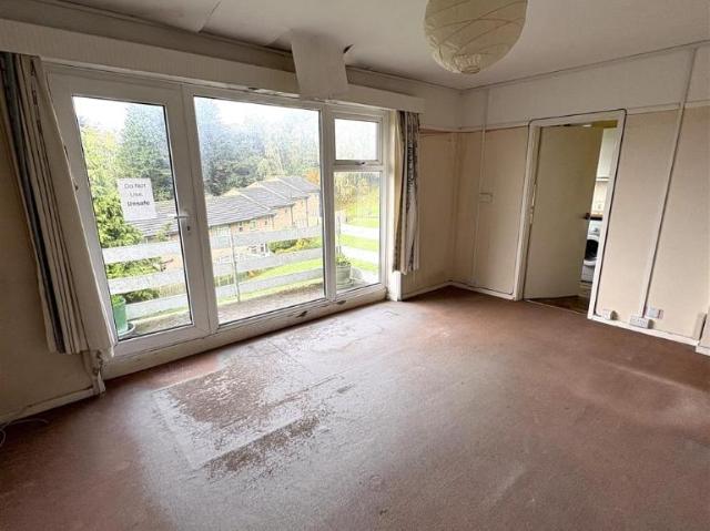 2 bed flat for sale