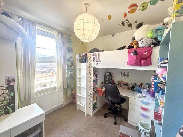 2 bed flat for sale