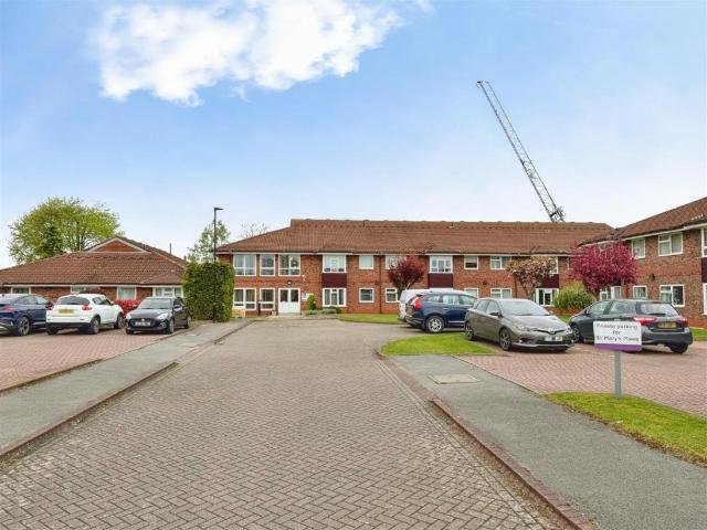 2 bed flat for sale