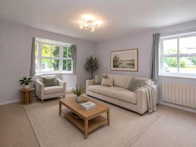 2 bed flat for sale